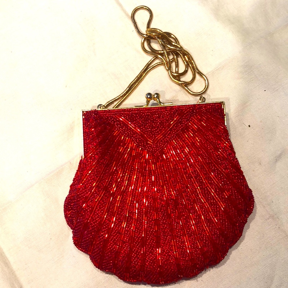 Vintage beaded shell shaped purse